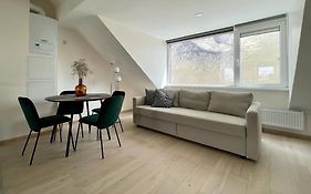 Charming Duplex On The Canal Brussels